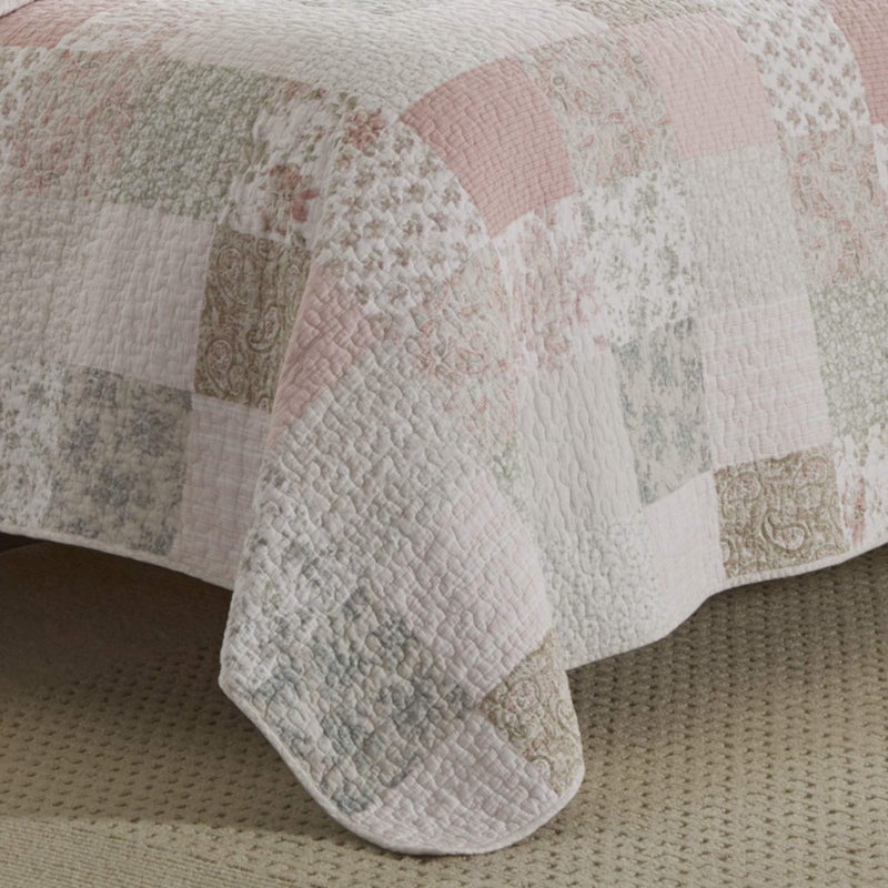 LAURA ASHLEY لورا آشلي - مجموعة لحاف كينج، بياضات قطنية قابلة للعكس مع وسائد متطابقة، ديكور منزلي مستوحى من الباتشورك (سيلينا باتشورك وردي/ساج، كينج) - Image 3